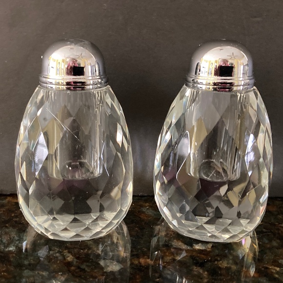 Fifth Avenue Crystal Reflections Pear-shaped Checkerboard Cut Salt & Pepper Set - Picture 3 of 3